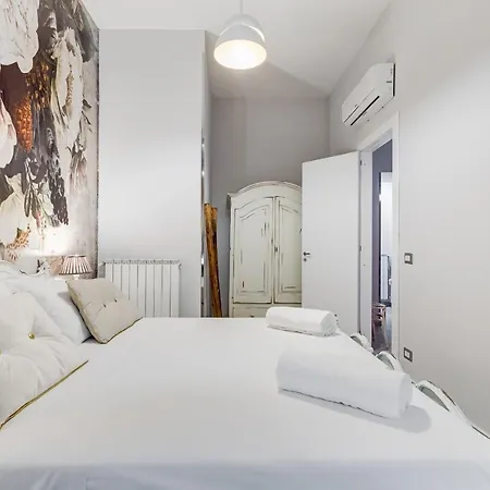 Trevi Fountain - Shabby - Romedreamhome *