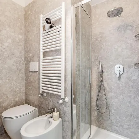 Trevi Fountain - Shabby - Romedreamhome *