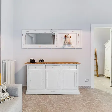 Trevi Fountain - Shabby - Romedreamhome *