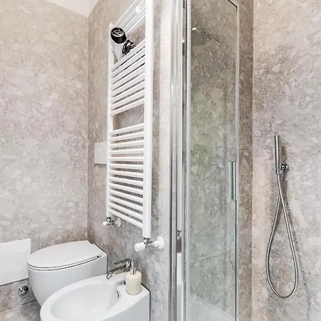 Trevi Fountain - Shabby - Romedreamhome *