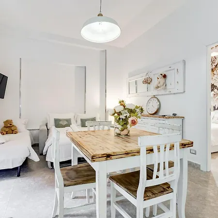 Trevi Fountain - Shabby - Romedreamhome *