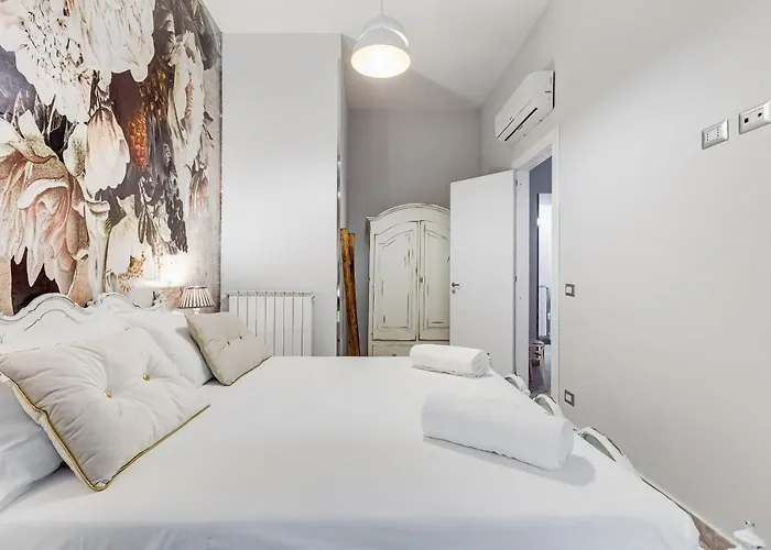 Trevi Fountain - Shabby - Romedreamhome *