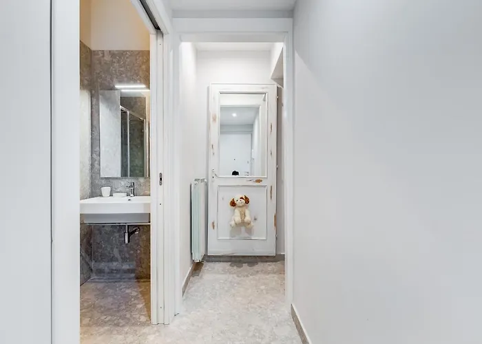 Trevi Fountain - Shabby - Romedreamhome